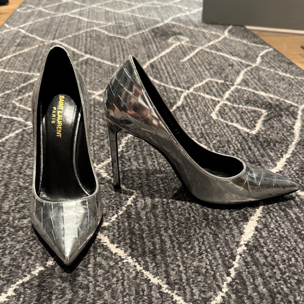 Saint Laurent Silver Metallic Lambskin Pumps